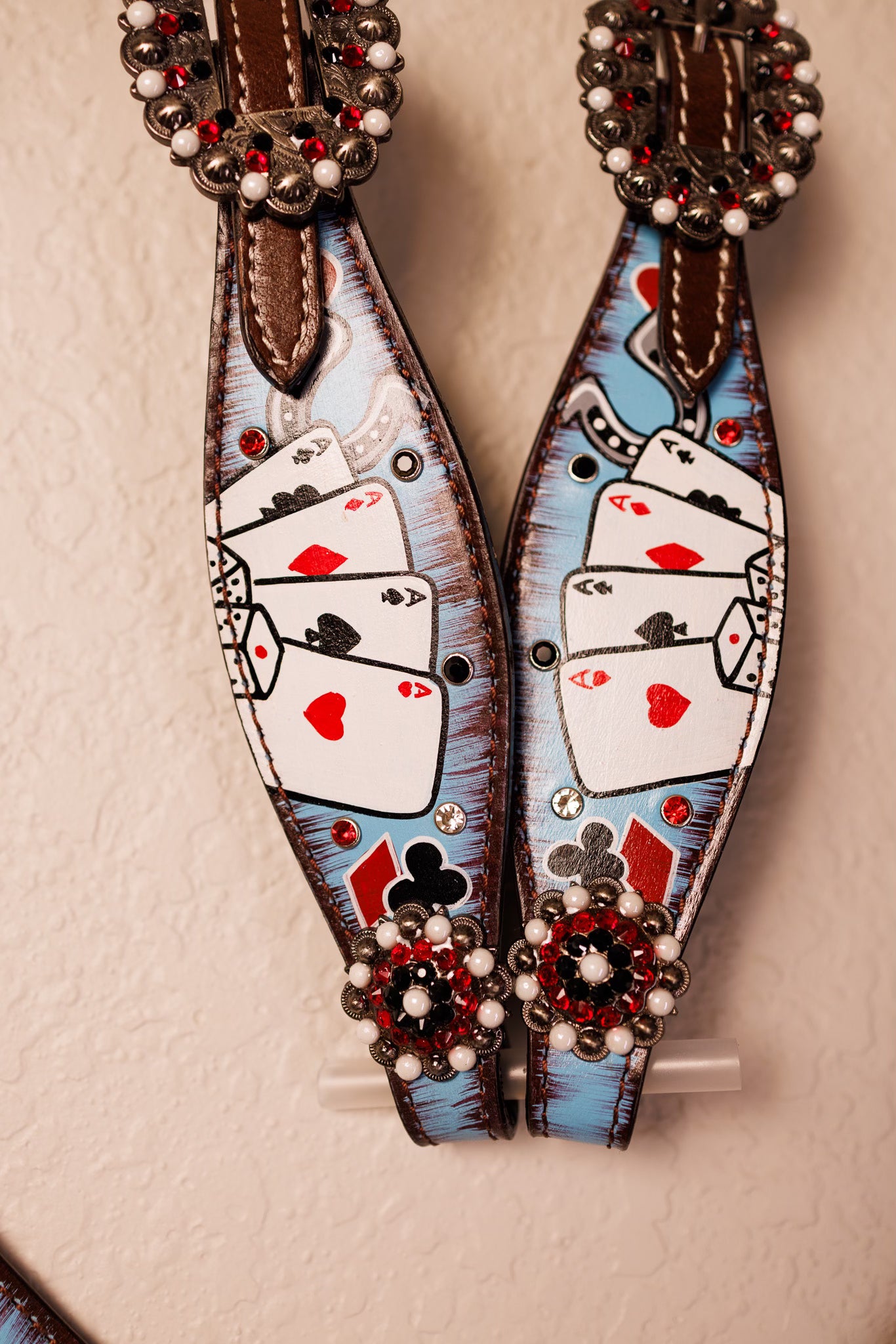 Electric Aces Tack Set